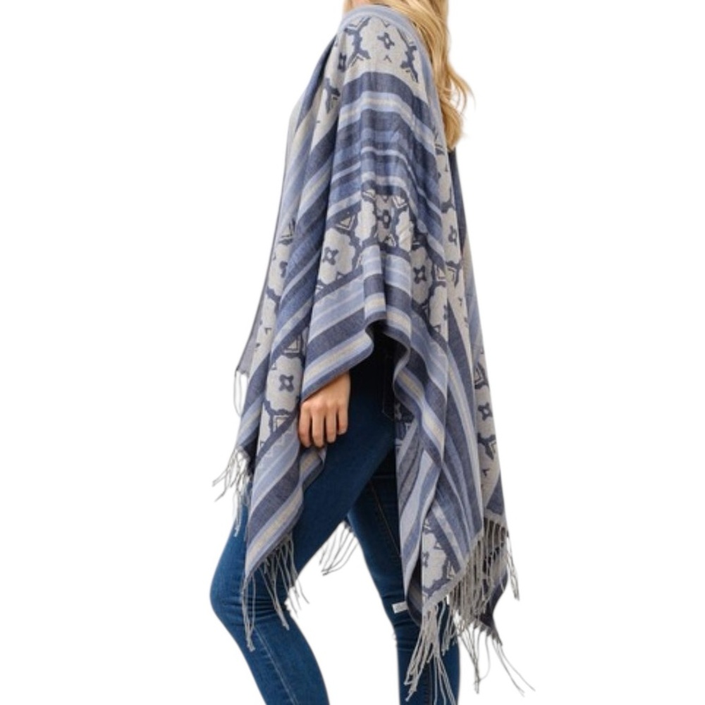 Raj Marlin Quatrefoil Knit Wrap Poncho Shawl w Tassel - Picture 1 of 3